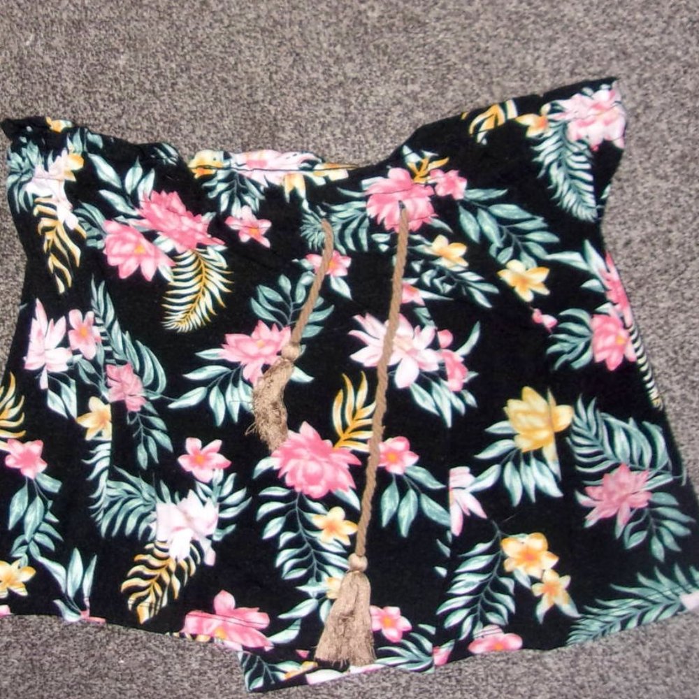🍋‍🟩 womens size extra large   lounge shorts  floral black stretch soft